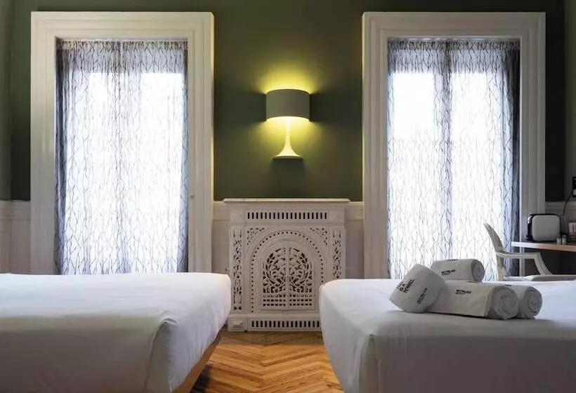 اتاق سوپریور, Petit Palace Lealtad Plaza