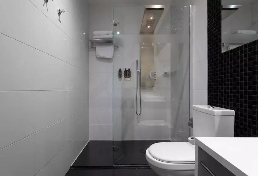 سوئیت جونیور با تراس, Petit Palace Lealtad Plaza