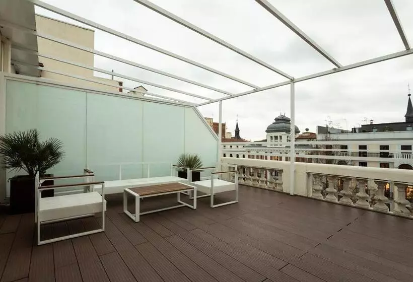 سوئیت جونیور با تراس, Petit Palace Lealtad Plaza