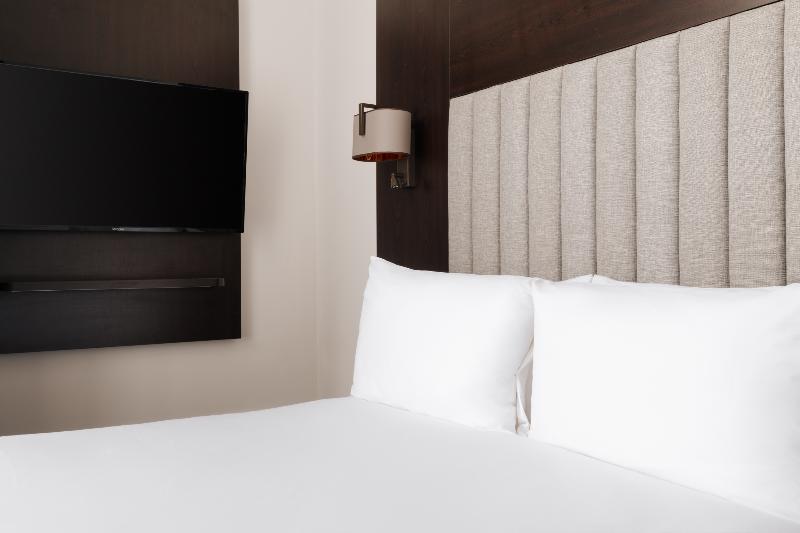 豪华工作室, The Diaghilev Live Art Boutique