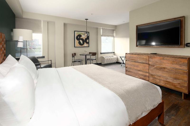 اتاق استاندارد برای معلولان, The Lloyd Stamford, Tapestry Collection By Hilton