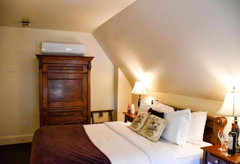 חדר סטנדרט, The Sayre Mansion