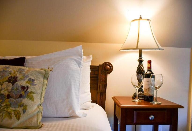 חדר סטנדרט, The Sayre Mansion