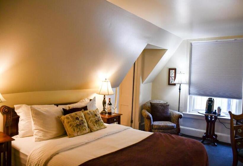 חדר סטנדרט, The Sayre Mansion