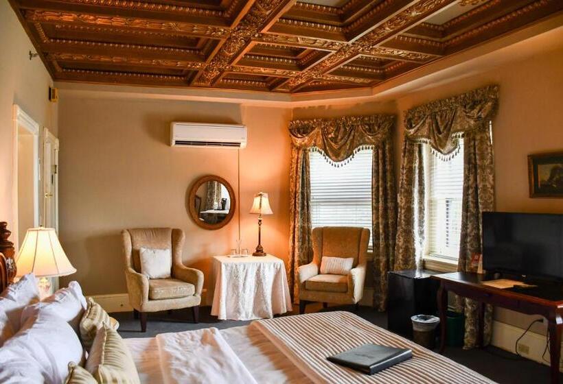 חדר דחוקס עם מיטת קינג, The Sayre Mansion