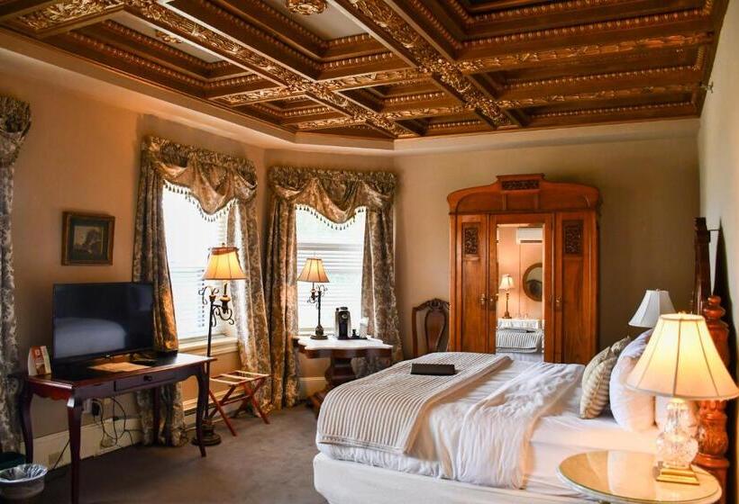 חדר דחוקס עם מיטת קינג, The Sayre Mansion