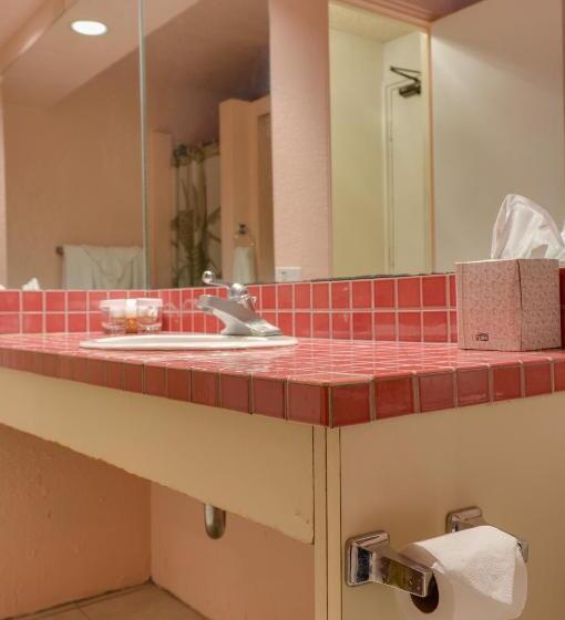 Номер Стандарт, Kuhio Banyan