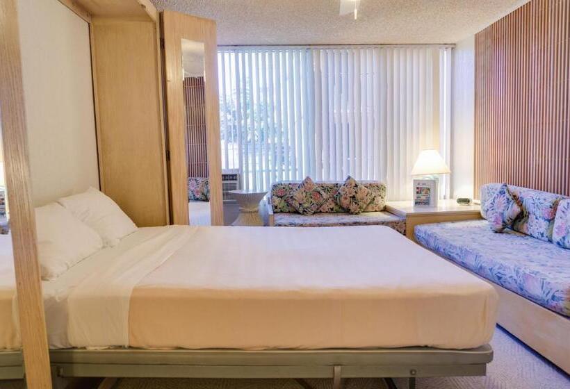 Номер Стандарт, Kuhio Banyan