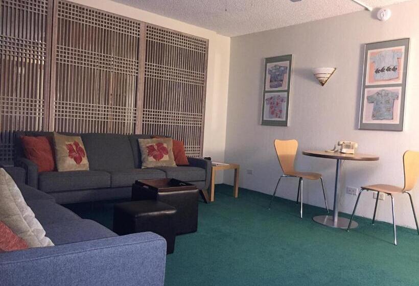 Номер Стандарт, Kuhio Banyan