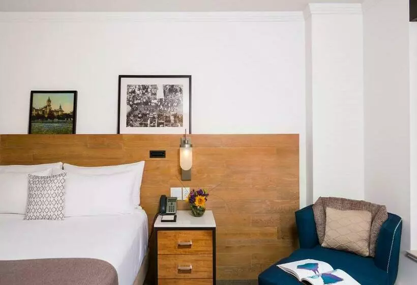 اتاق استاندارد با تخت بزرگ, At&t Hotel & Conference Center