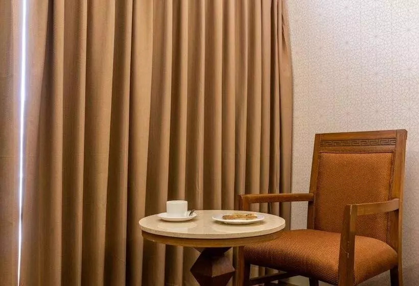 クラブルーム, Click Hotel Nashik