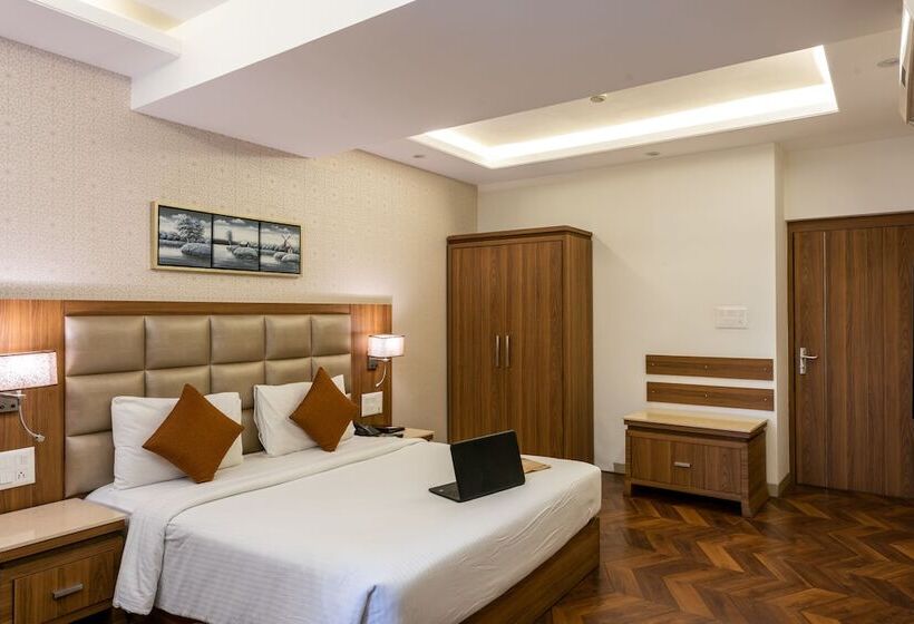 חדר קלאב, Click Hotel Nashik