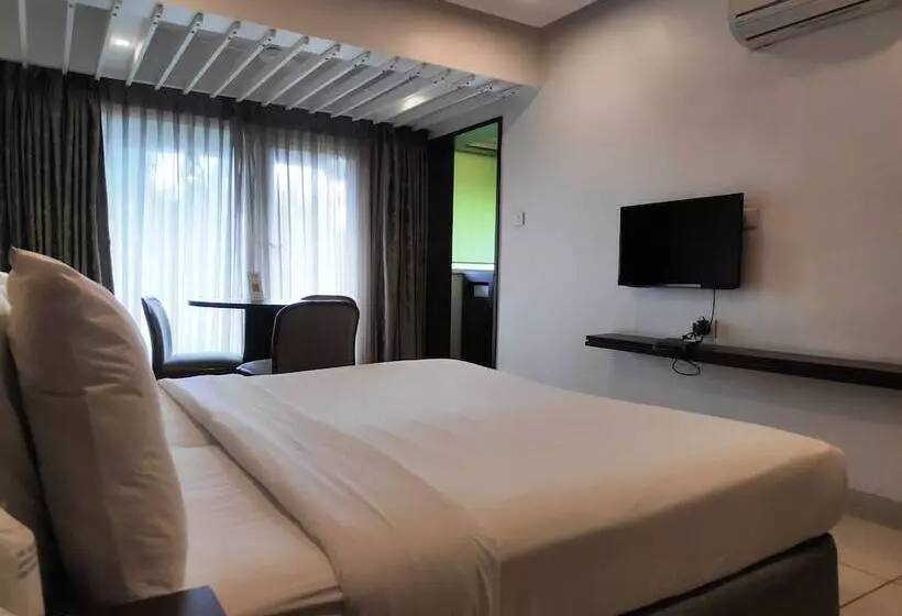 スイート, Budget Inn Bellevue