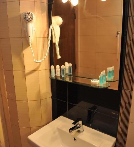 غرفة قياسية, Heleni Beach