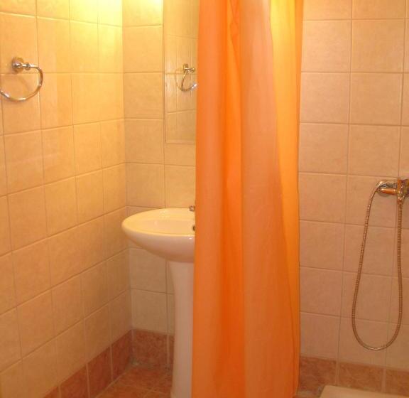 غرفة قياسية, Heleni Beach