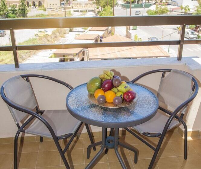 غرفة قياسية, Heleni Beach