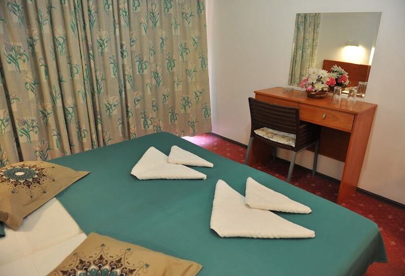 غرفة قياسية, Heleni Beach