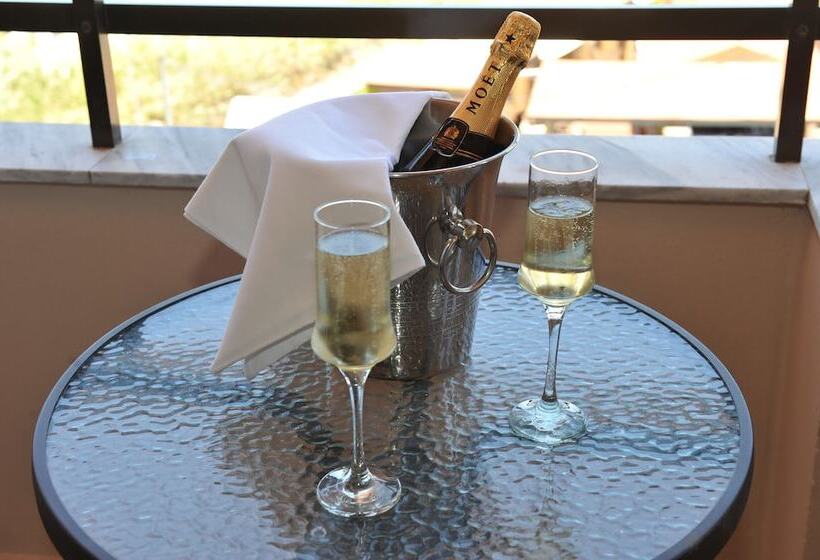 غرفة قياسية, Heleni Beach