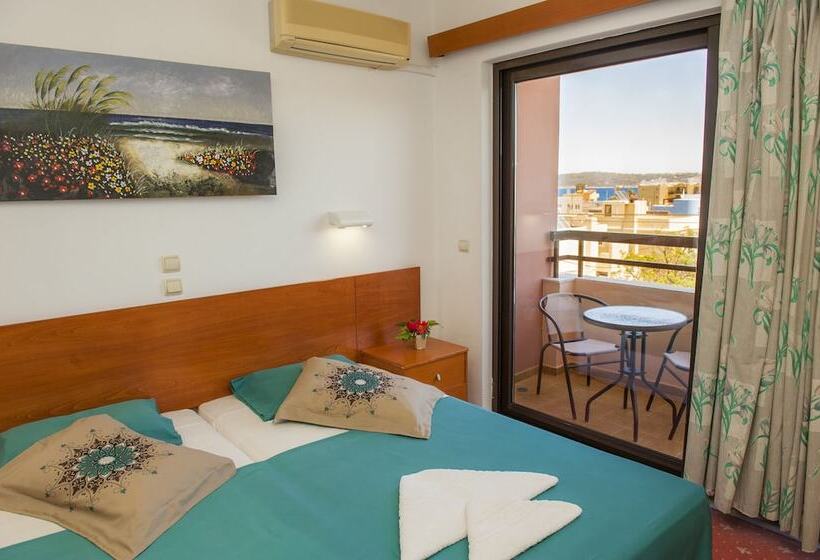 غرفة قياسية, Heleni Beach