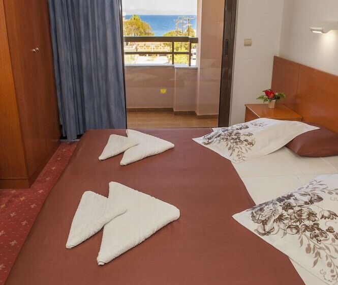 غرفة قياسية, Heleni Beach