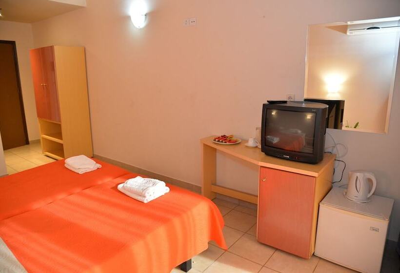 غرفة قياسية, Heleni Beach