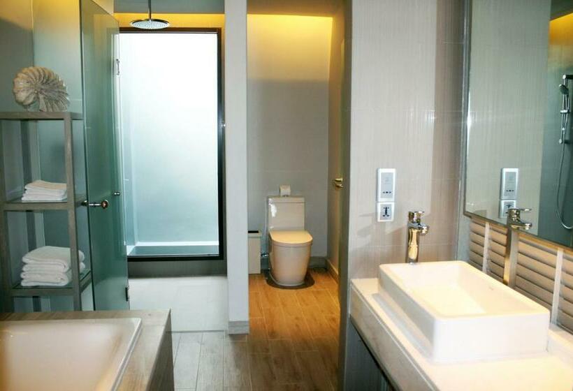 חדר דלוקס לשלושה, Pullman Phuket Arcadia Naithon Beach