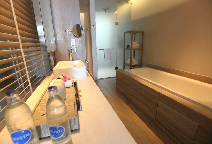 Трехместный Номер Deluxe, Pullman Phuket Arcadia Naithon Beach