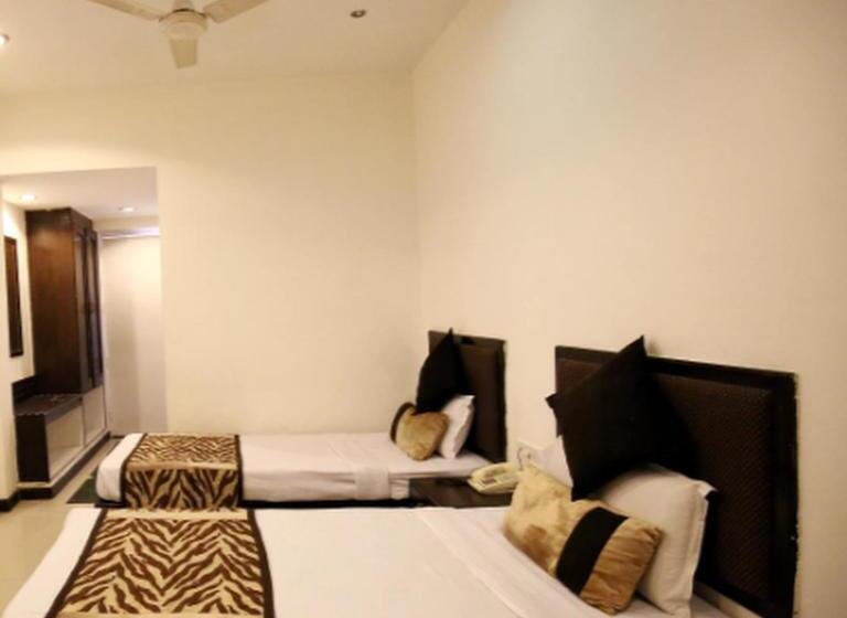 חדר סופריור, Regency Square