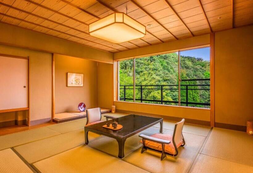 高级大房间, Ooedo Onsen Monogatari Premium Saiki Bekkan