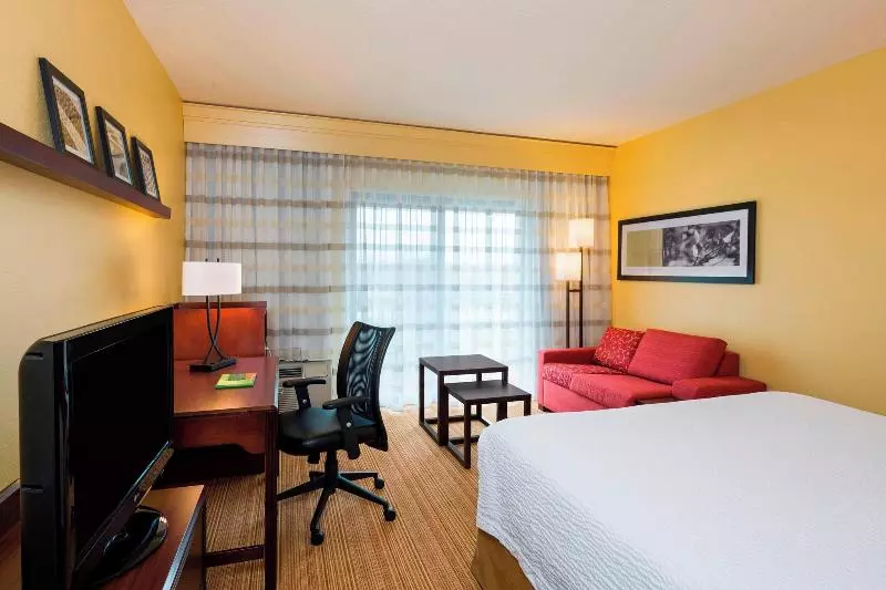 اتاق استاندارد با تخت بزرگ, Courtyard Wilmington Brandywine