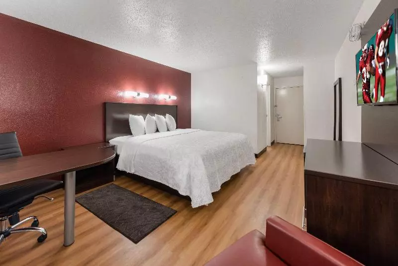 キングサイズベッドのスーペリアルーム, Red Roof Inn Plus+ Columbus   Worthington
