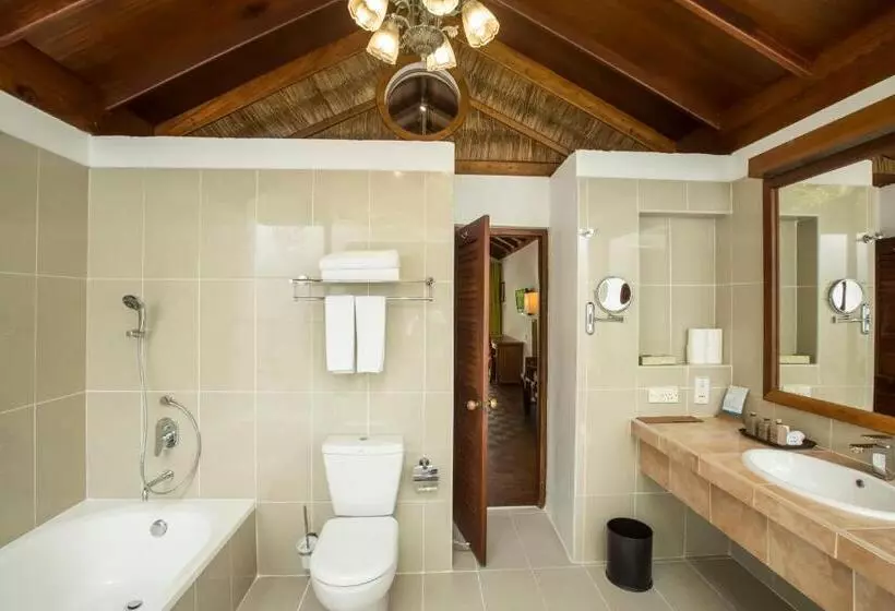 ویلای لوکس 1 خوابه, Reethi Beach Resort