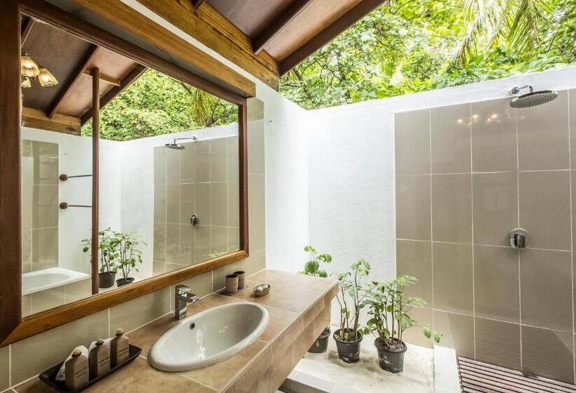 ویلای لوکس 1 خوابه, Reethi Beach Resort