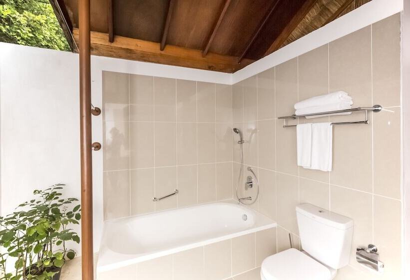 ویلای لوکس 1 خوابه, Reethi Beach Resort