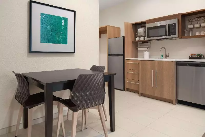 اتاق استاندارد با تخت بزرگ, Courtyard By Marriott Ithaca Airport/university