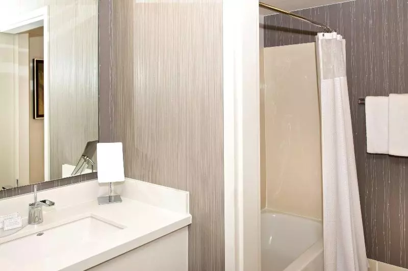 キングサイズベッドのスタンダードルーム, Courtyard By Marriott Oakland Airport