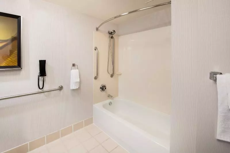 キングサイズベッドのスタンダードルーム, Courtyard By Marriott Oakland Airport
