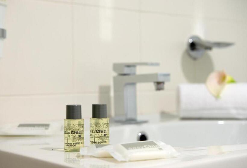 סוויטת ג'וניור, D120