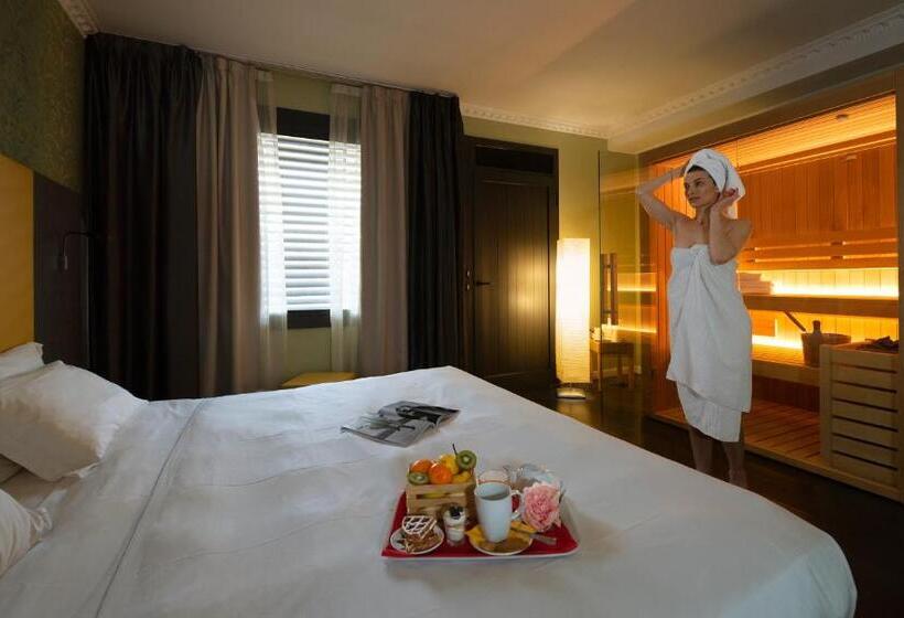 סוויטת ג'וניור, D120