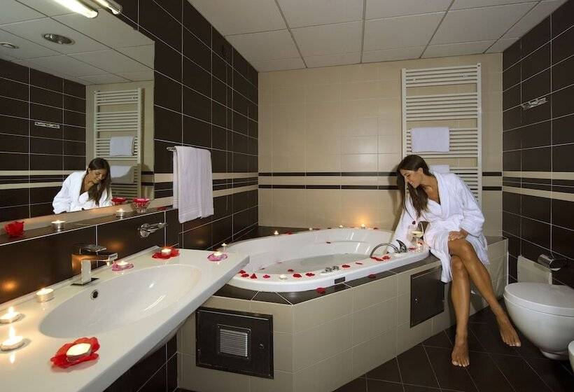 סוויטת ג'וניור, D120