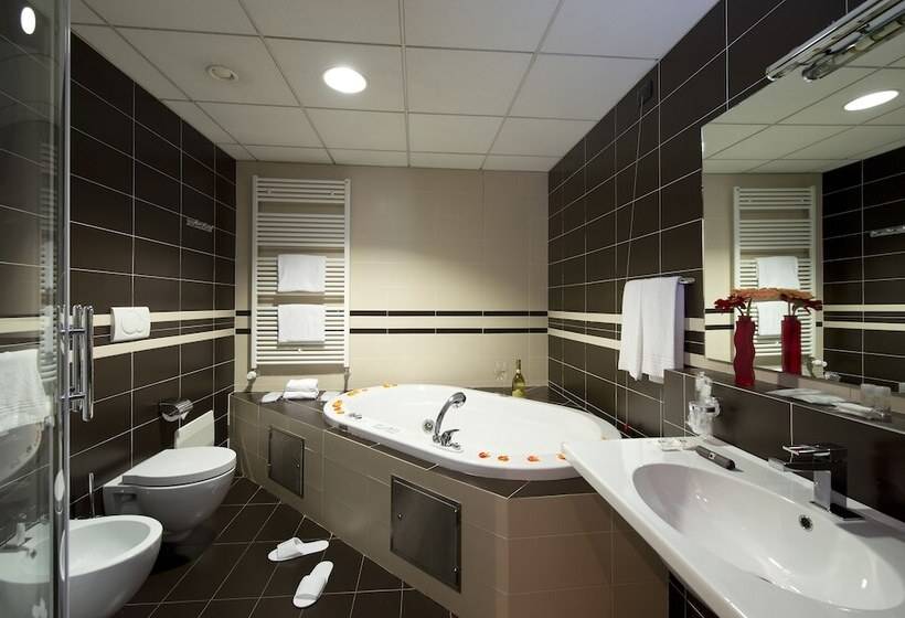 סוויטת ג'וניור, D120