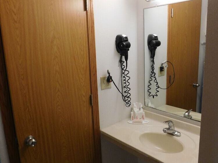 标准间, Days Inn By Wyndham West Branch Iowa City Area