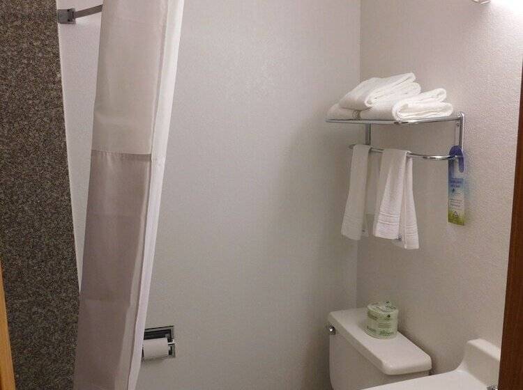 标准间, Days Inn By Wyndham West Branch Iowa City Area