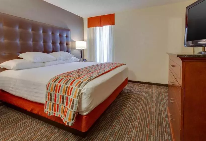 キングサイズベッドのスイートルーム, Drury Inn & Suites Memphis Southaven