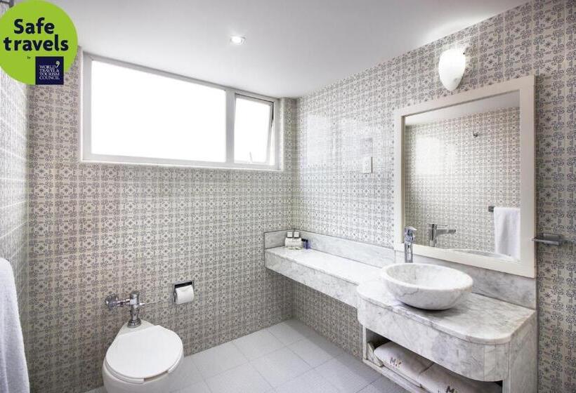 سوئیت با بالکن, Mx Garibaldi