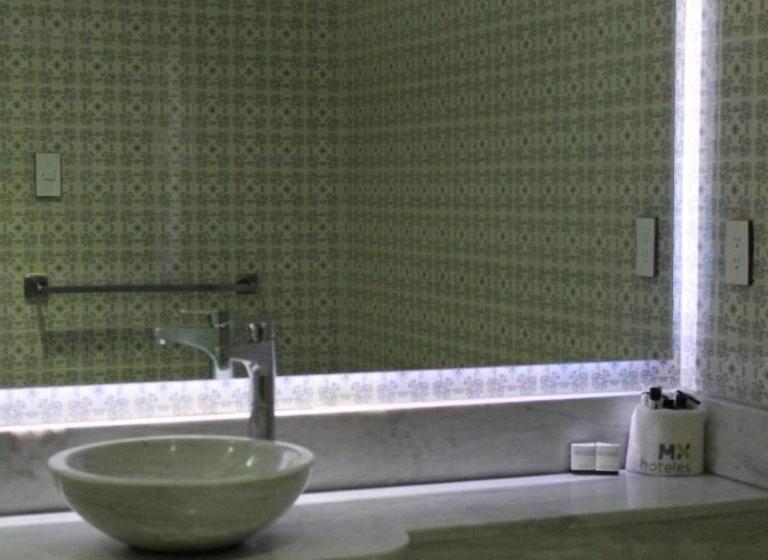 اتاق استاندارد, Mx Garibaldi