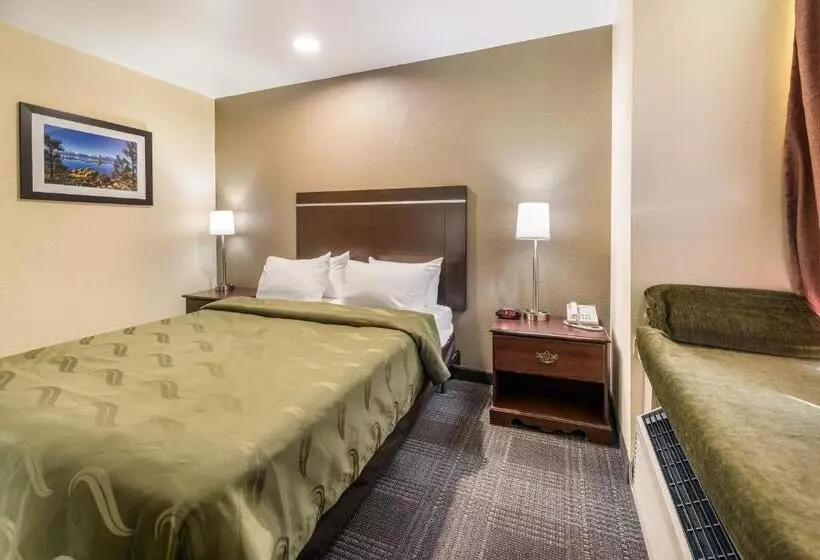 スタンダードルーム, Quality Inn & Suites Near Nas Fallon