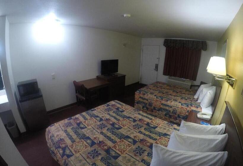 带2个双人床的标准工作室, Rodeway Inn