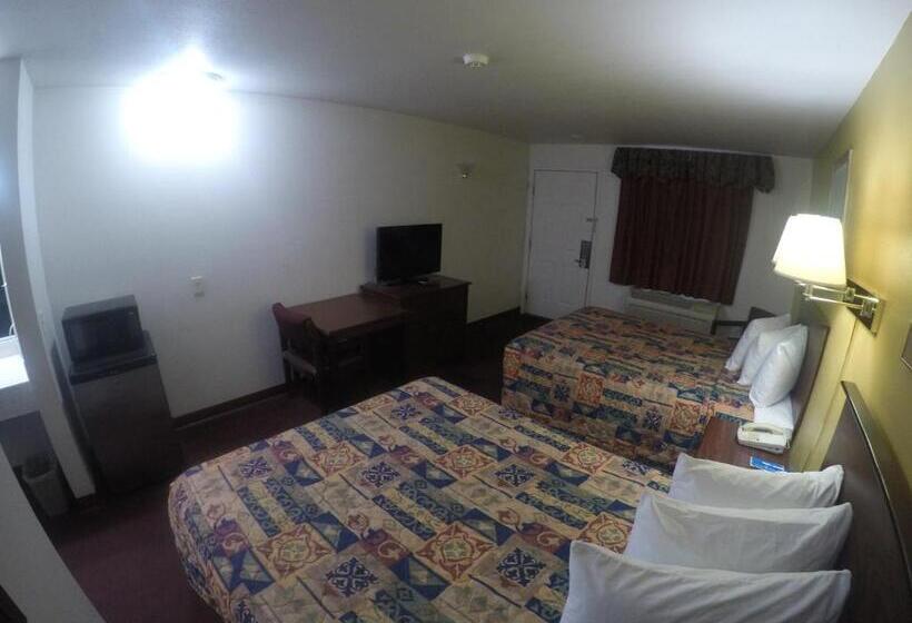 带2个双人床的标准工作室, Rodeway Inn