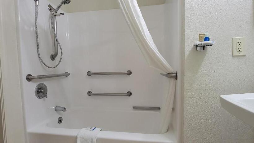 适合残疾人士使用的带超级大床的标准间, Rodeway Inn